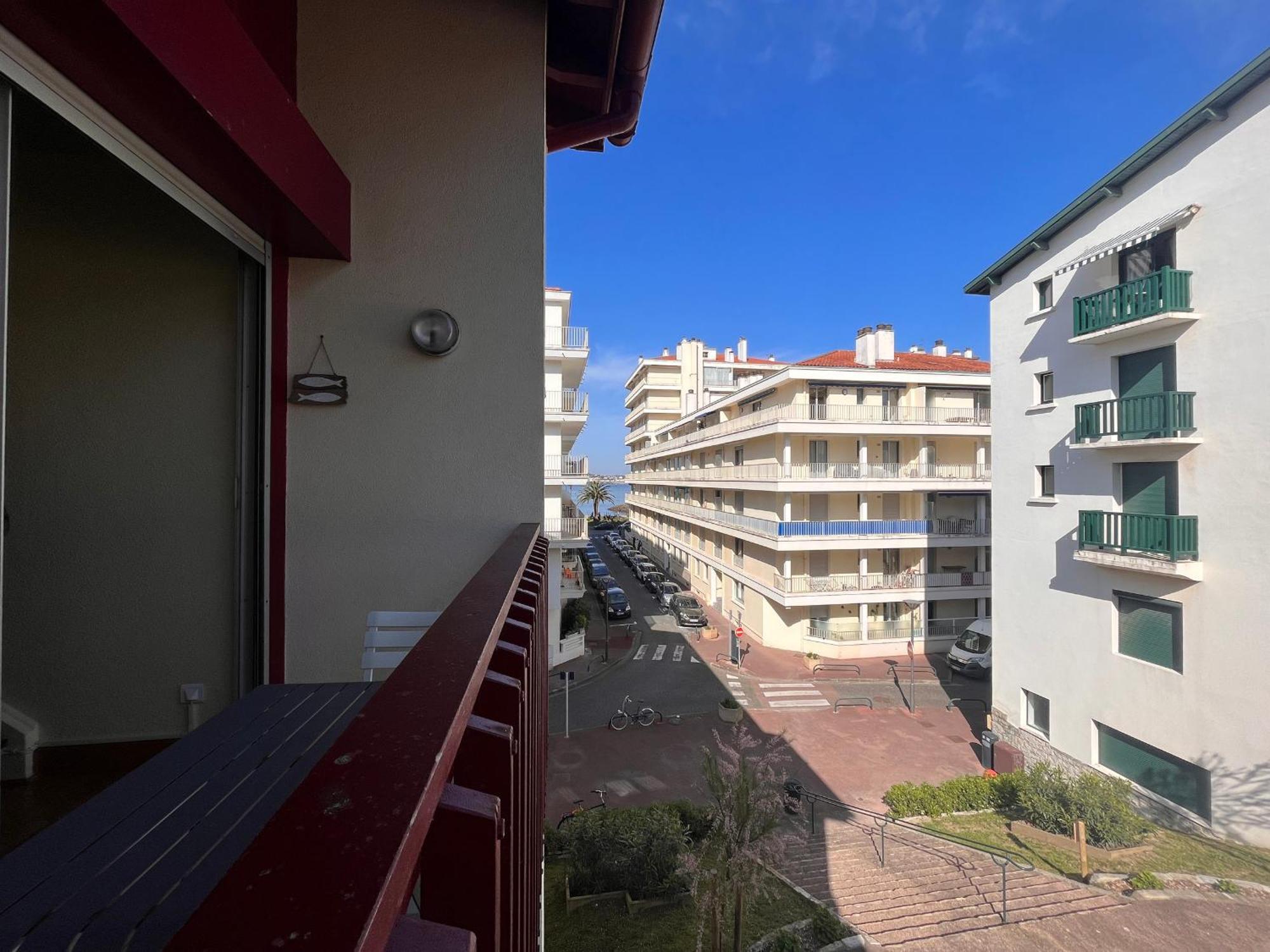 Studio Mezzanine A 100M De La Plage Avec Balcon, Apercu Mer Et Parking - Saint-Jean-De-Luz - Fr-1-239-576 Apartment Luaran gambar